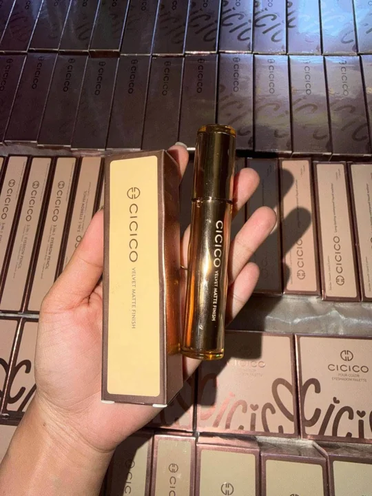CICICO Velvet Matte Finish — เมคอัพในแพ็กเกจสีทอง